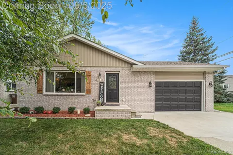 13465 Neely St, Gibraltar, MI 48173