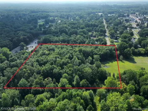 000 Oak St, Montrose, MI 48457