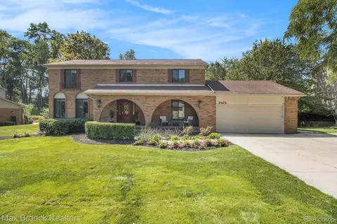 2923 Homewood Dr, Troy, MI 48098