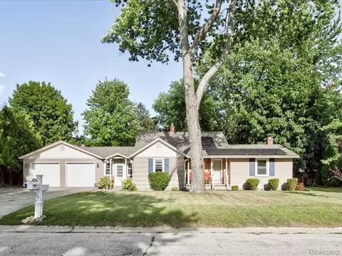 2822 19th Ave, Port Huron, MI 48060