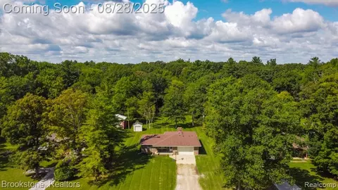 2042 Werner Rd, Columbus, MI 48063