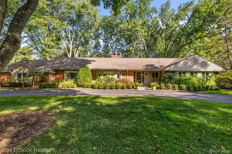 249 Warrington Rd, Bloomfield Hills, MI 48304