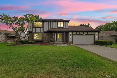 17878 Vacri Ln, Livonia, MI 48152
