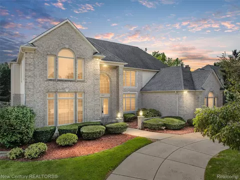 2333 Tall Oaks Dr, Troy, MI 48098
