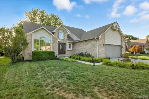 48821 Tremont Dr, Macomb, MI 48044