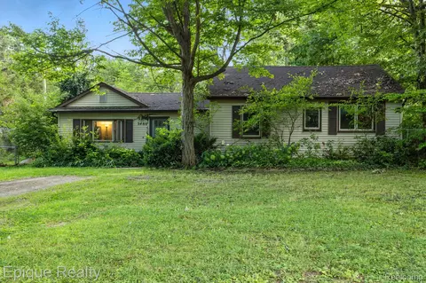 3480 Hazelton Ave, Rochester Hills, MI 48307