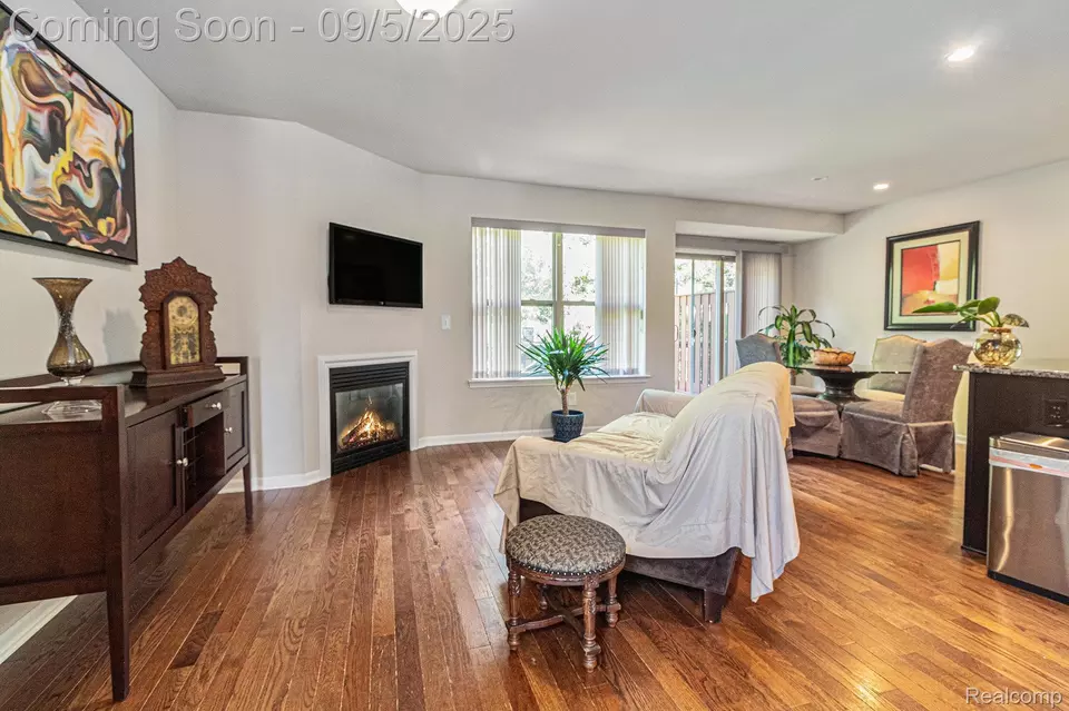 Living - 50492 Beechwood Ct, Plymouth, MI 48170 photo 2 of 2