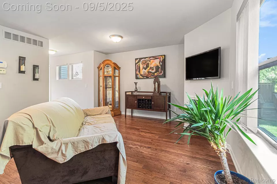 Living - 50492 Beechwood Ct, Plymouth, MI 48170 photo 1 of 2