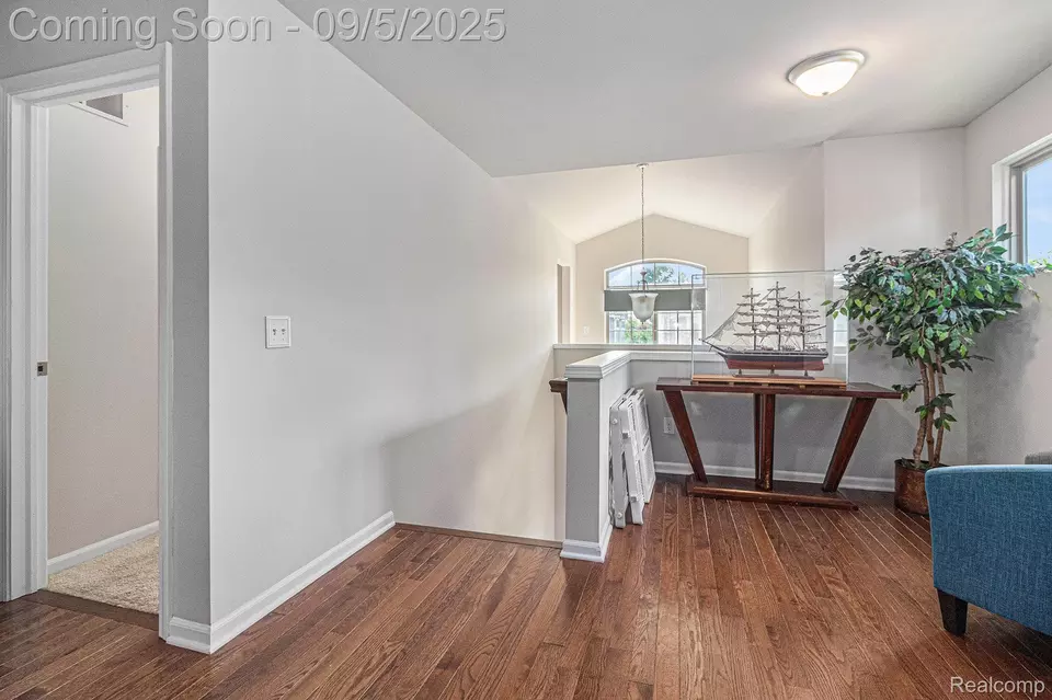 Entry Way - 50492 Beechwood Ct, Plymouth, MI 48170 photo 2 of 2