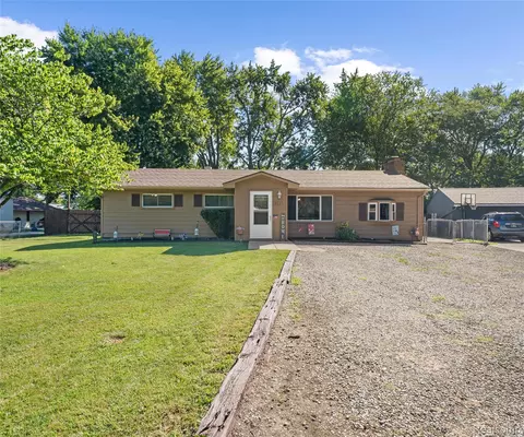 2029 Garden Ct, Ypsilanti, MI 48198