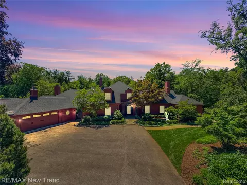 25733 River Dr, Franklin, MI 48025
