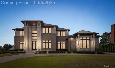 3266 Baron Dr, Bloomfield Township, MI 48302