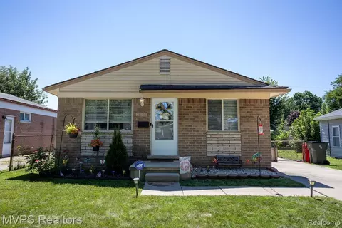 19566 Heckman St, Clinton Township, MI 48035
