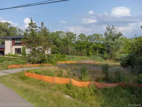 4053 Harbor Vista Dr, Orchard Lake Village, MI 48323