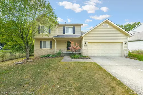 71 Donna Ct, Waterford, MI 48327