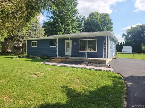 6298 Nightingale Dr, Flint, MI 48506