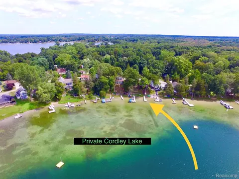 10344 Langley Dr, Pinckney, MI 48169