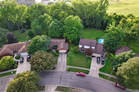 17405 Francavilla Dr, Livonia, MI 48152