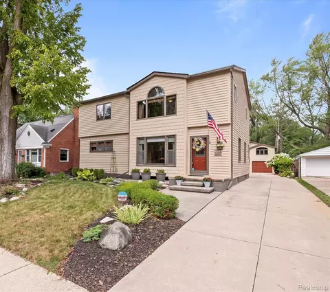 722 Lloyd Ave, Royal Oak, MI 48073