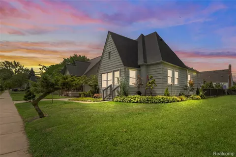 2746 Homeplace St, Dearborn, MI 48124