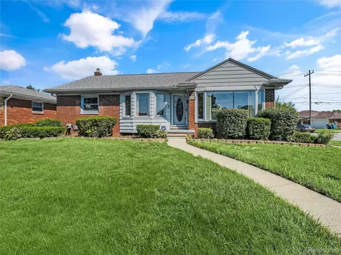 16215 Stricker Ave, Eastpointe, MI 48021