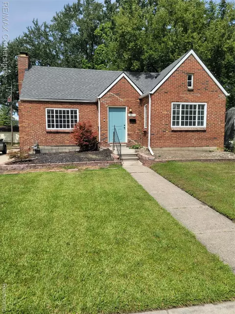31436 Brown St, Garden City, MI 48135