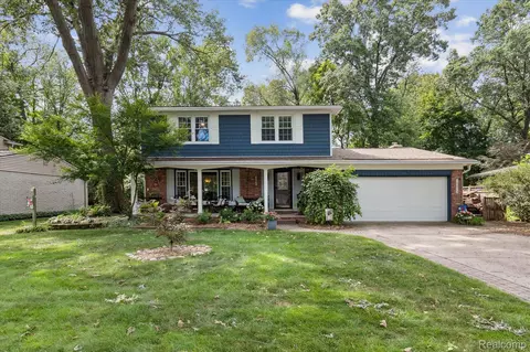 15873 Shadyside Dr, Livonia, MI 48154