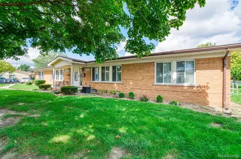 19337 E 13 Mile Rd, Roseville, MI 48066