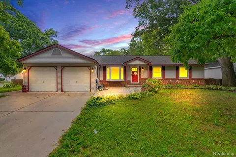 1680 N Hanlon St, Westland, MI 48185
