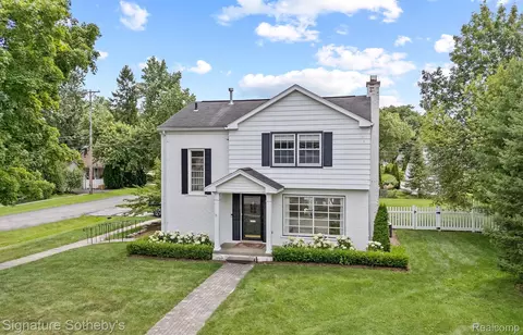 17825 Kirkshire Ave, Beverly Hills, MI 48025