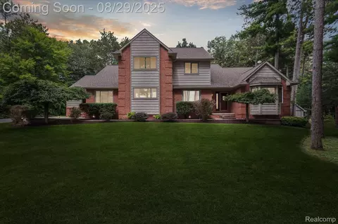 7856 N Kilkenny Dr, Brighton, MI 48116