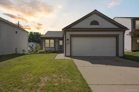1678 Valdosta Cir, Pontiac, MI 48340