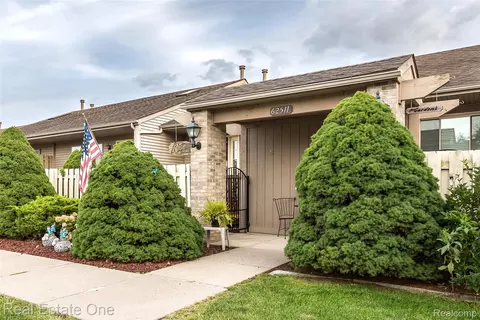 62511 Raleigh Ct #5, South Lyon, MI 48178