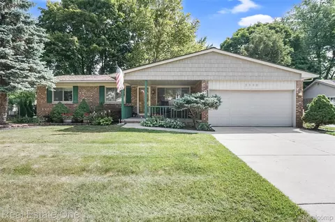 5566 Larkins Dr, Troy, MI 48085