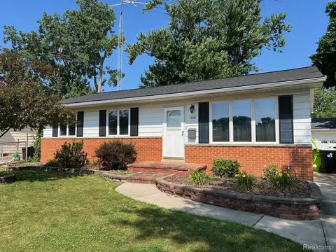 5198 Worchester Dr, Swartz Creek, MI 48473
