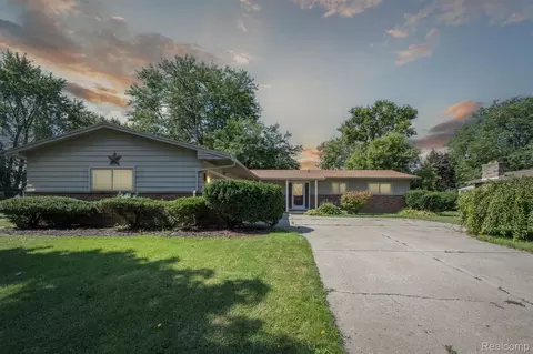 3196 Red Barn Rd, Flint, MI 48507