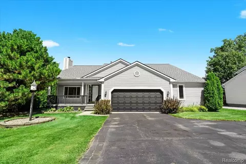 5620 Hatchery Rd, Waterford, MI 48329