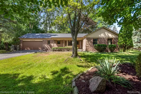 23095 Beck Rd, Novi, MI 48374