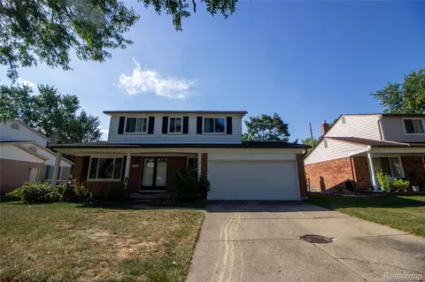 2260 Columbia Dr, Troy, MI 48083