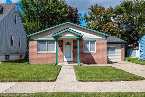 17595 Longfellow St, Roseville, MI 48066