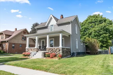316 W Washington St, Howell, MI 48843