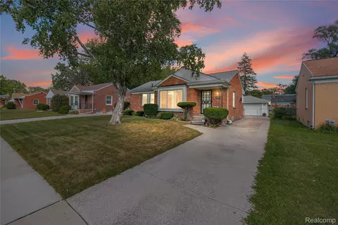 23510 Scotia Rd, Oak Park, MI 48237