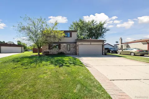 40166 Kristen Dr, Sterling Heights, MI 48310