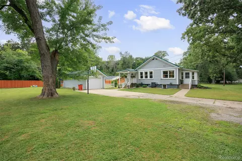 2442 Kibby Rd, Jackson, MI 49203
