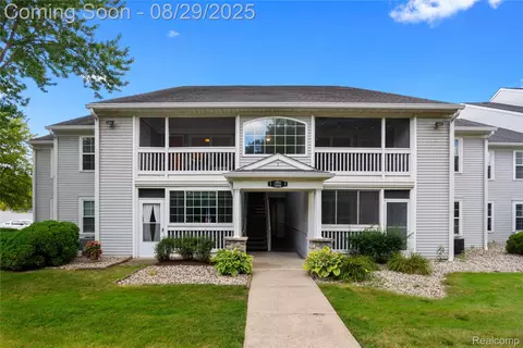 12532 Saint Andrews Way, Fenton, MI 48430