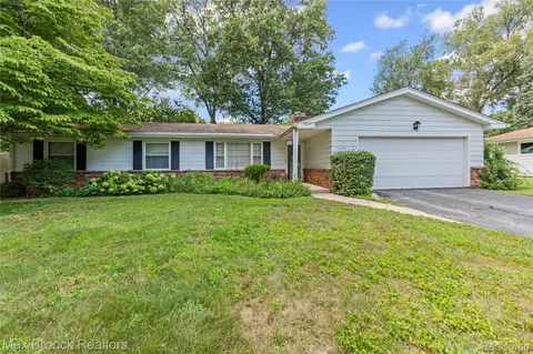 8071 Comanche Trl, Bedford, MI 48182