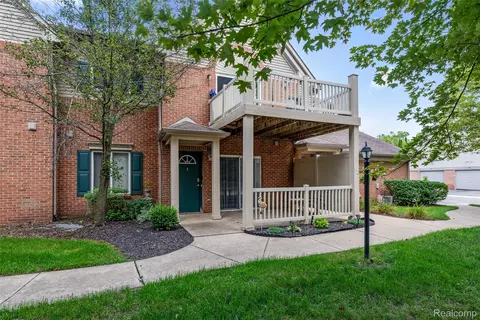 332 Marigold Cir, Westland, MI 48185