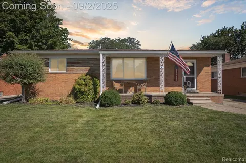11483 Newbern Dr, Warren, MI 48093