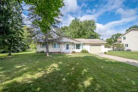 5482 Liberty Bell Rd, Grand Blanc, MI 48439
