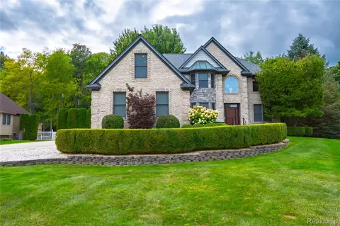 5429 Shorewood Dr, Fort Gratiot, MI 48059